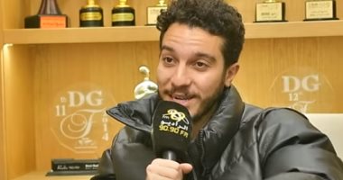 تكريم الفنان خالد النبوي بمهرجان جمعية الفيلم وابنه يتسلم التكريم