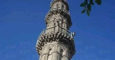 حكاية أثر.. المسجد العتيق فى المنيا يرجع تاريخه إلى عام 368 ه‍ وله أسماء عديدة منها مسجد الشيخ جنيدى والمسجد ذو المأذنة المائلة.. ويروى تاريخ الفن الفاطمى فى العمارة.. وبُنى على تل يبلغ ارتفاعه 25 متر
