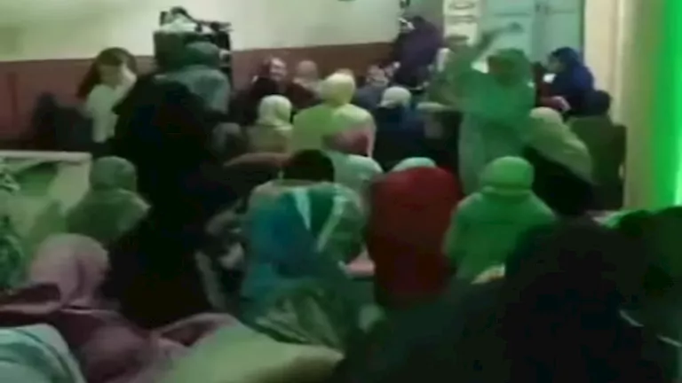 خناقة بالشباشب بمصلى سيدات في البحيرة (فيديو وصور)