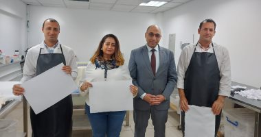 لأول مرة.. إنتاج ورق ترميم المخطوطات من القطن المصرى طويل التيلة.. "اليوم السابع" فى جولة داخل معمل الترميم بمكتبة الإسكندرية لرصد مراحل التصنيع.. ورئيس وحدة الضبط البيئى: أنتجنا ورق بمواصفات عالمية..
