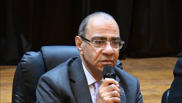 مدير مستشفيات جامعة القاهرة: الجدية والاجتهاد طريق صناعة الطبيب المتميز