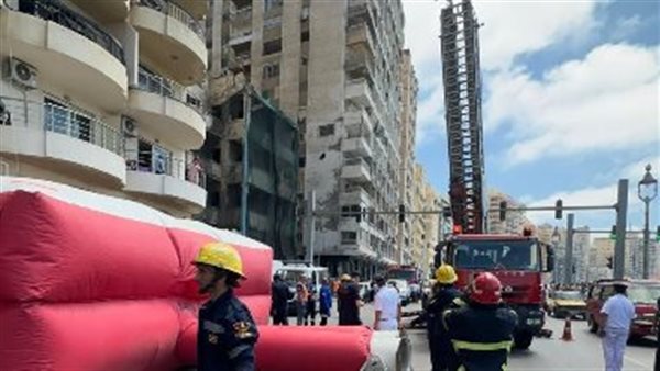 أخبار الحوادث اليوم: إنقاذ شاب حاول إنهاء حياته من أعلى عقار بالإسكندرية.. كشف غموض مصرع 3 أطفال بالتسمم ببولاق الدكرور.. والداخلية توزع مساعدات عينية على الأسر الأولى بالرعاية
