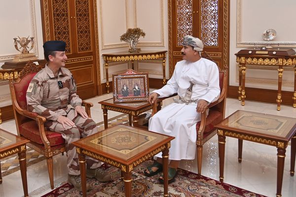 وزيرُ المكتب السُّلطاني يستقبلُ رئيس الأركان الفرنسي