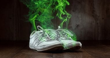 أسباب رائحة الكوتشى الكريهة وإزاى تعالجيها؟