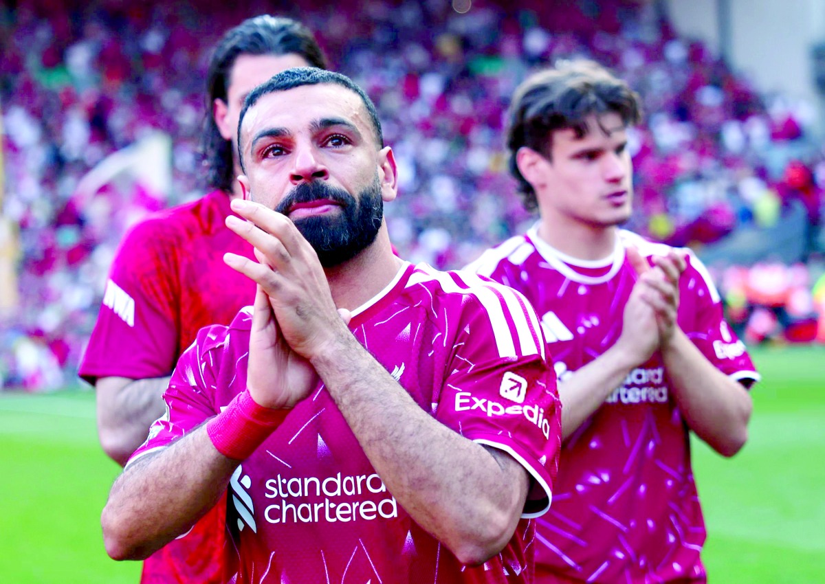 ‫ سيحتفظ بـ «حب الجماهير».. محمد صلاح يودّع ليفربول بالدموع وسجدة شكر