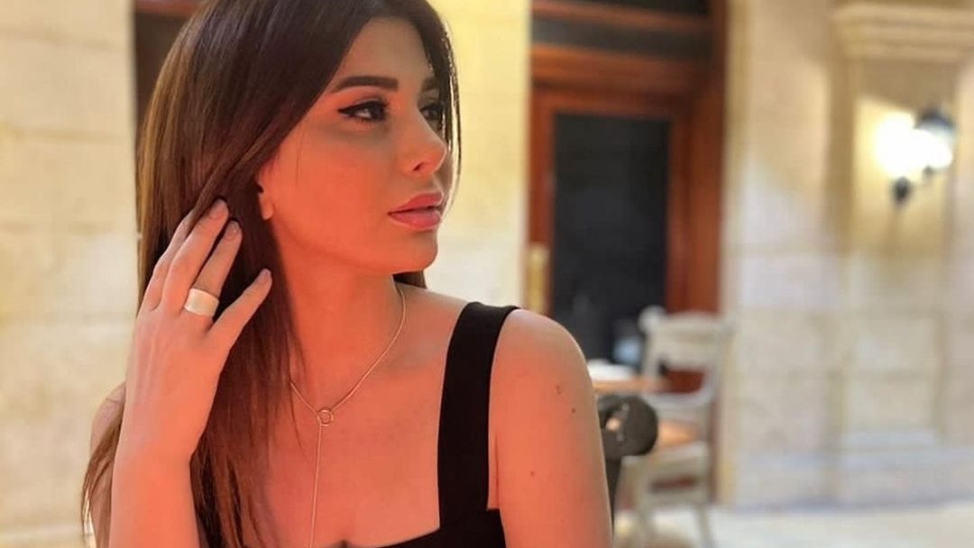 إطلالة كاجوال.. زوجة عماد متعب تخطف الانظار بظهورها