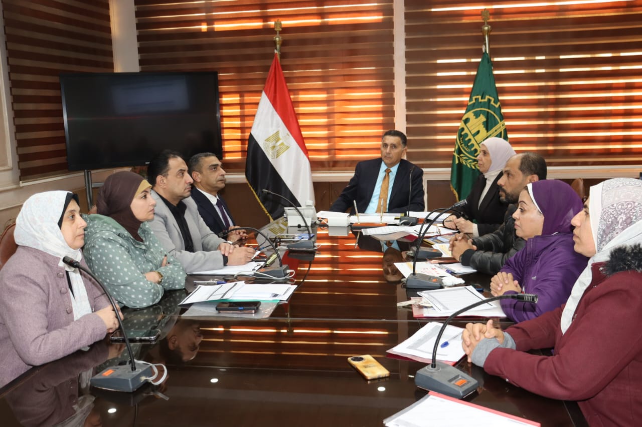 محافظ القليوبية يعقد اجتماع بمسؤولي ملفات التقنين والمتغيرات المكانية والتصالح ويوجه بتسريع معدلات الإنجاز