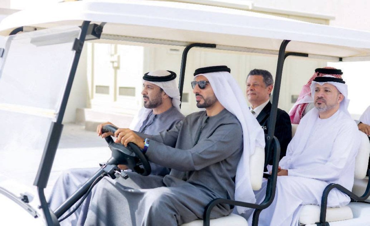 عبدالعزيز النعيمي يتفقد مشروع مجتمع «أزهى» السكني في عجمان