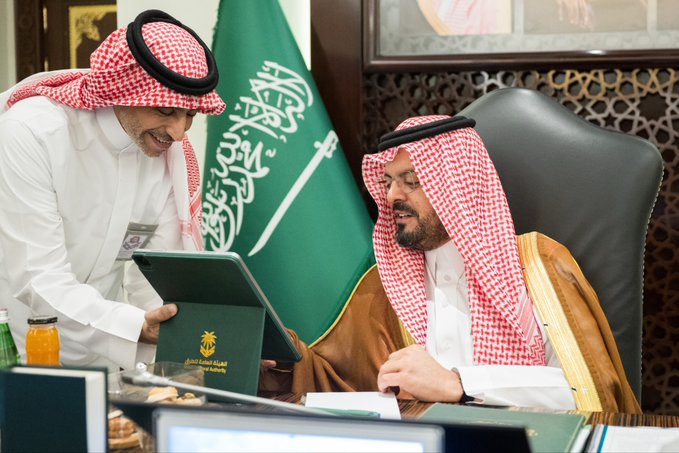 نائب أمير مكة يطلع على الاستعدادات البيئية للحج
