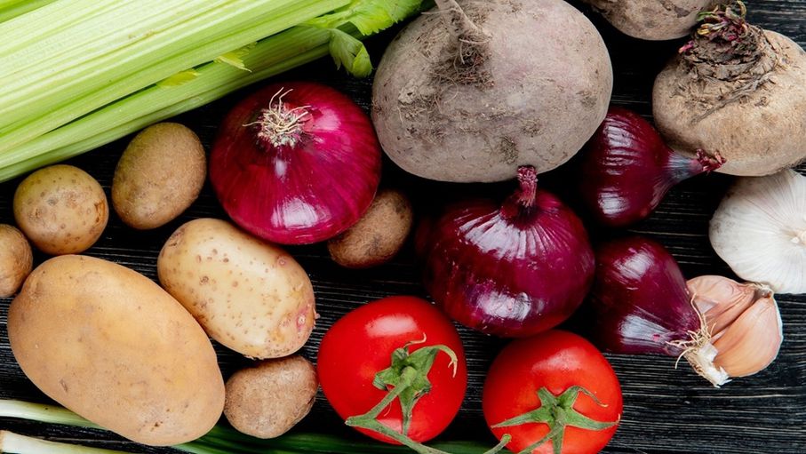 أسعار الخضار والفواكه في السوق المركزي الثلاثاء...