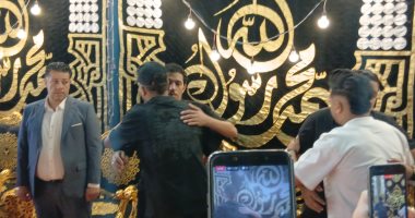 عصام صاصا يصل عزاء والد حمو بيكا بالإسكندرية