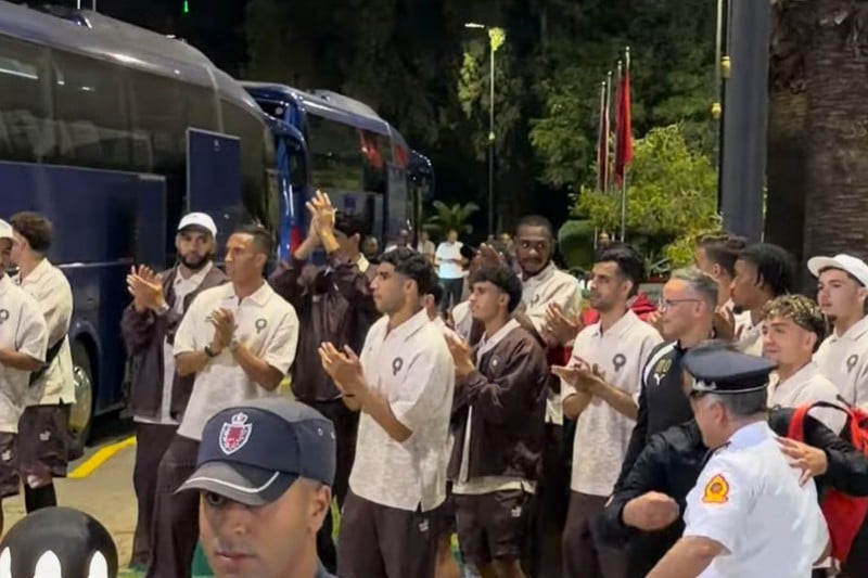 بعثة المنتخب تصل إلى مطار الرباط