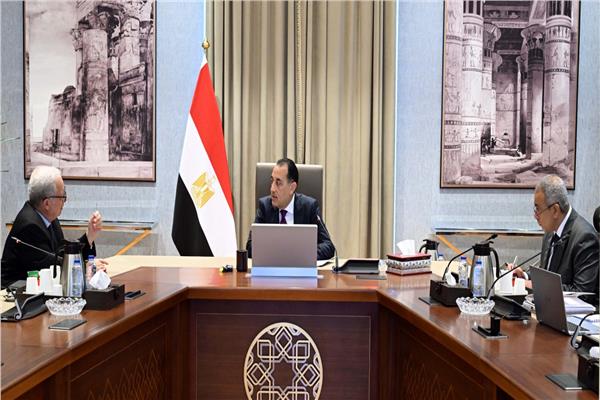 رئيس الوزراء يوجه بوضع جدول زمني لخطة إعادة هيكلة الهيئات الاقتصادية