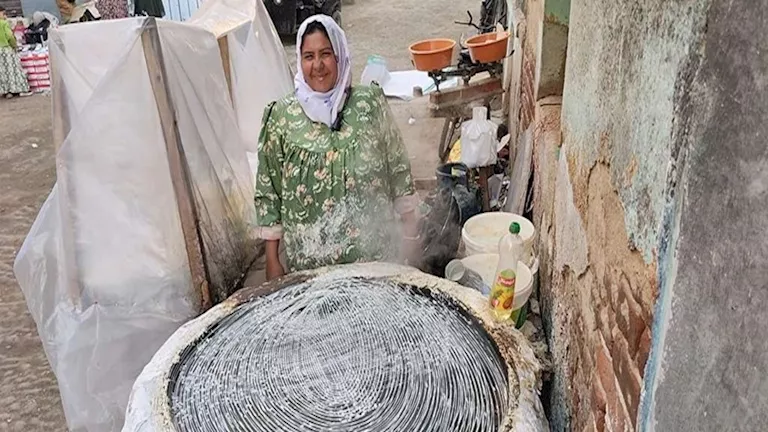 حكاية "أم" بالشرقية تعمل في 3 وظائف من أجل أبنائها