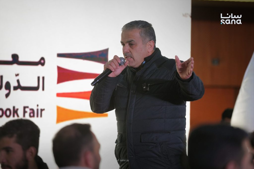 أحمد القسيم يثري أمسيات معرض دمشق الدولي للكتاب بأغنيات الثورة والتراث
