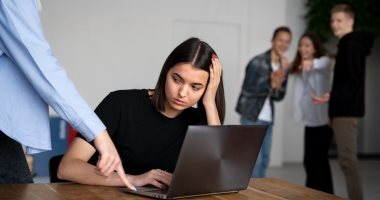 اليوم العالمى للصحة والسلامة فى العمل.. إزاى تحمى نفسك فى الشغل التوكسيك؟