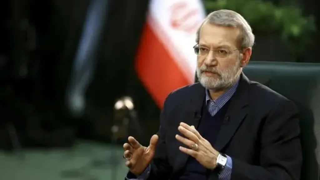 3 رسائل من لاريجاني ترسُم إيران ”ما بعد خامنئي”: بقاء النظام.. تهدئة إقليمية