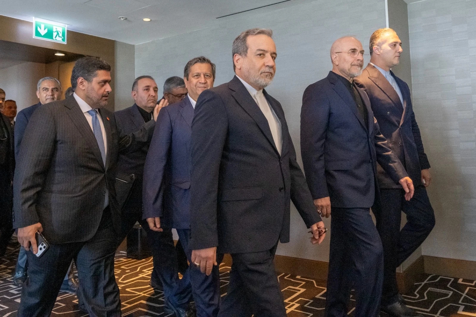 جو 24 : احتجاجاً على تهديدات ترامب.. الوفد الإيراني يغادر مقر المفاوضات في سويسرا