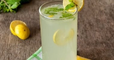 خليه على فطارك.. عصير الليمون الدافئ يقوى المناعة ويحمى من البرد فى الصيام