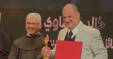 خالد الصاوي من تكريمه بالمركز الكاثوليكي: العام الماضي مكنتش قادر اطلع السلم
