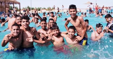 حمامات السباحة متنفس الأهالى فى العيد بقنا.. أجواء آمنة للهروب من الحر