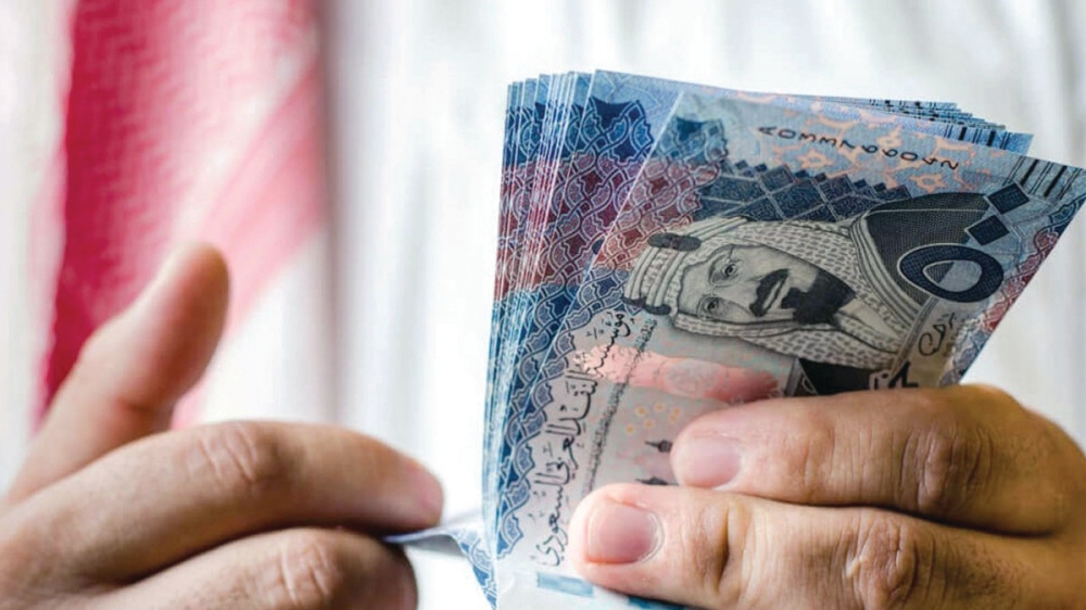منع السعودي من السفر مدة مماثلة للسجن وإبعاد الأجنبي.. تعديلات على نظام مكافحة غسل الأموال