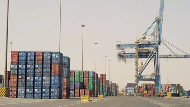 35% نموًا بتجارة الترانزيت في 3 أشهر.. و40 إجراءً جمركيًا وضريبيًا