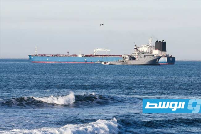 واشنطن تمدد إعفاء النفط الروسي الموجود في عرض البحر من العقوبات
