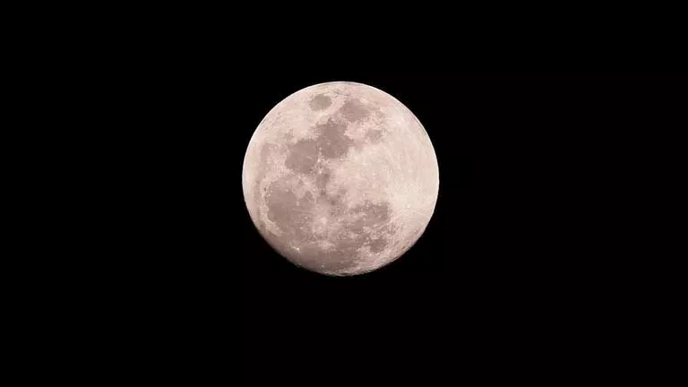 عرض فلكي مبهر يسبق انطلاق رحلة ناسا حول القمر