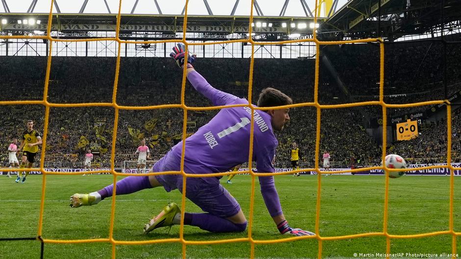 فوز ليفركوزن على دورتموند يُهدي بايرن فرصة ذهبية نحو اللقب