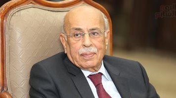 السفير حسام زكي ينعى الدكتور مفيد شهاب: رمز الدفاع عن الحق المصري والفلسطيني