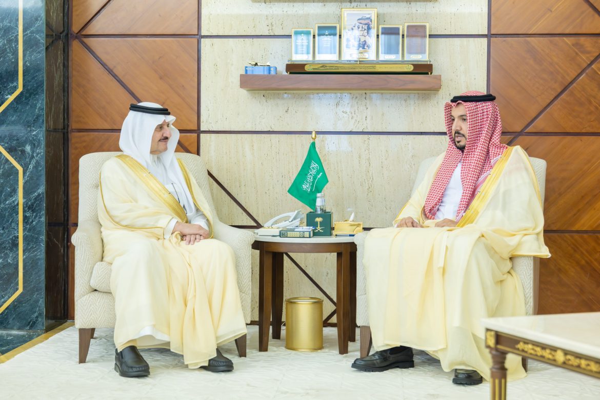 أمير الشرقية يستقبل مدير عام فرع المركز الوطني للرقابة على الالتزام البيئي بالمنطقة
