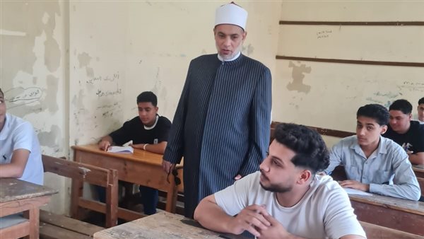 6.296 طالبا بالثانوية الأزهرية "علمي" بالدقهلية يؤدون اليوم امتحان "الأحياء"