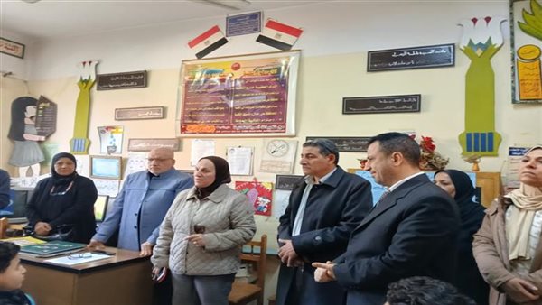 مدير "تعليم القاهرة" تشدد على الانضباط وترسيخ القيم داخل المدارس