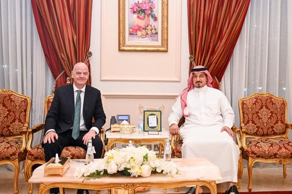 المسحل يلتقي رئيس الاتحاد الدولي جياني إنفانتينو في جدة