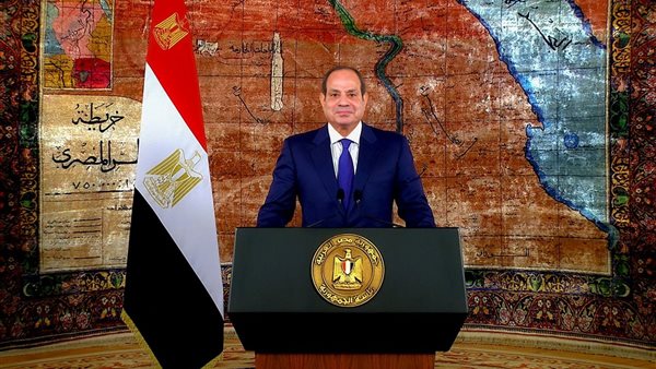 من بورسعيد، السيسي يشهد حفل عيد العمال ويمنح الأوسمة لقدامى النقابيين