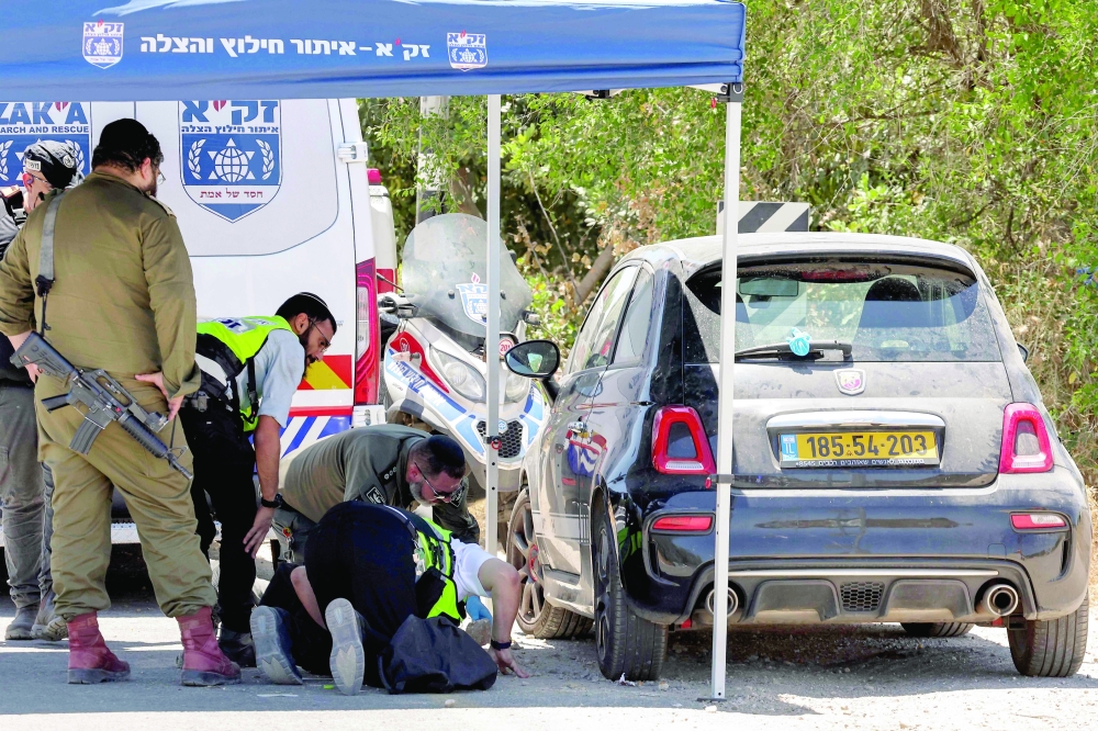 قتيل و5 جرحى في إطلاق نار بمواقع عدة وسط إسرائيل