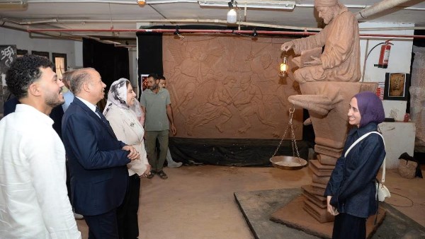 جسدت رموز التاريخ المصري .. مشروع نجد لنورهان العباسي يحصد مسابقة فنون المنصورة