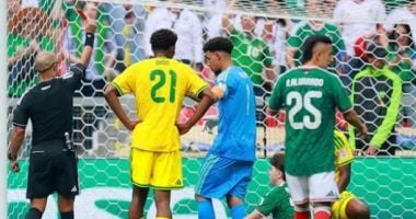 لماذا حكم الافتتاح وصافرة كندا أمام قطر أشجع من مارسيناك؟.. عادل عقل يجيب (صور)