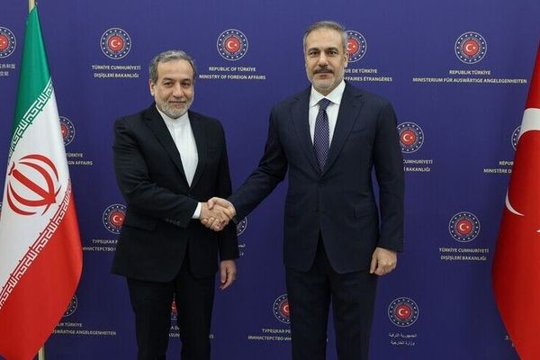 وزيرا خارجية تركيا وإيران يبحثان تطورات المفاوضات بين طهران وواشنطن