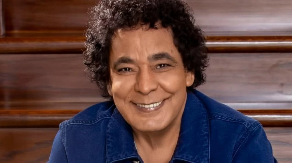 محمد منير يقدم تتر مسلسل «حد أقصى» لروجينا