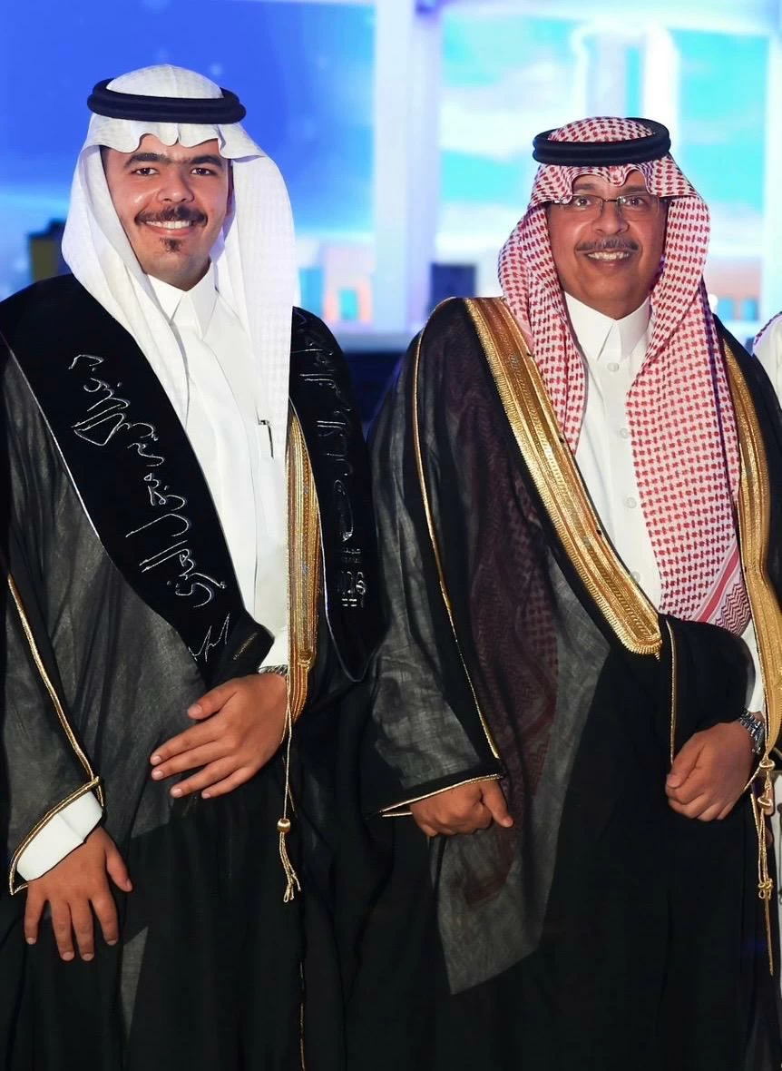 العنزي يحتفي بتخرج عبدالكريم