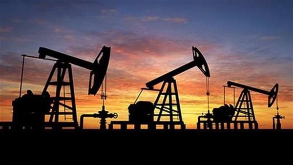 رويترز: العقود الآجلة للخام الأمريكي تسجل عند التسوية 90.90 دولار للبرميل بزيادة 9.89 دولار