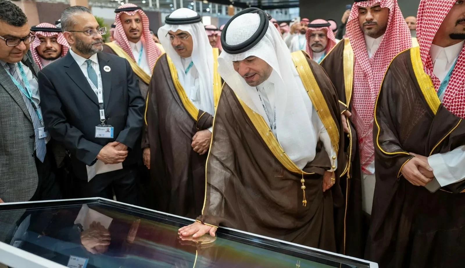 وزير البلديات والإسكان يفتتح جناح المملكة في المنتدى الحضري العالمي بأذربيجان