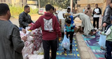 مبادرة منذ 4 سنوات.. شباب الحميدات في قنا يوحدون جهودهم لتجهيز شنط رمضان