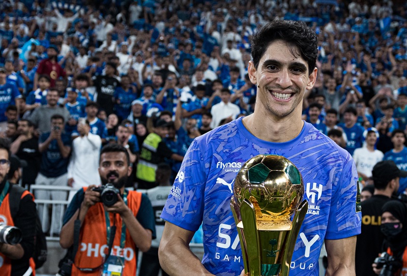 رفقة الهلال.. ياسين بونو يضيف لقبا جديدا إلى خزائنه