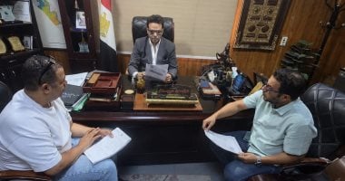وكيل صحة سوهاج يبحث تطوير الخدمات بالمستشفيات وزيادة عدد الأسرة