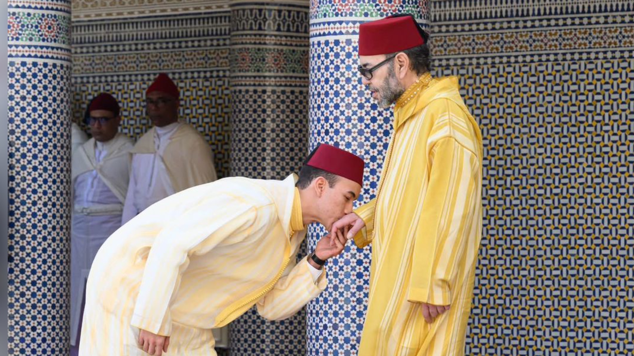 الرباط.. أمير المؤمنين يؤدي صلاة عيد الفطر في مسجد أهل فاس