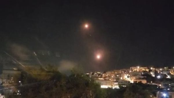 إعلام إسرائيلي: الجيش يتوقع إطلاق صواريخ من لبنان حتى دخول وقف إطلاق النار حيز التنفيذ