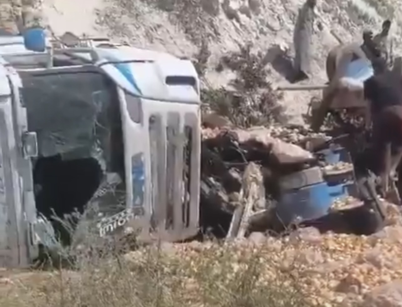 3 وفيات إثر اصطدام سيارة شحن محملة بالخضار على طريق خان شيخون جنوب إدلب